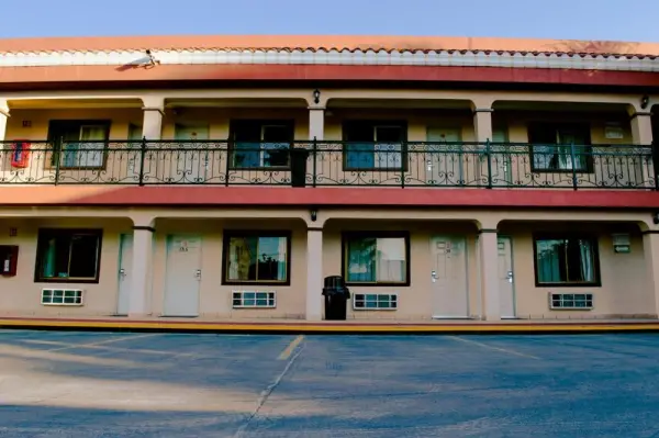 La Siesta Hotel 9